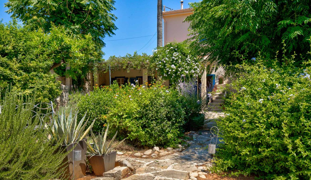 3 Bedroom House For Sale - Anogyra Village, Limassol: ID 452 07 - ID 452 - Comark Estates