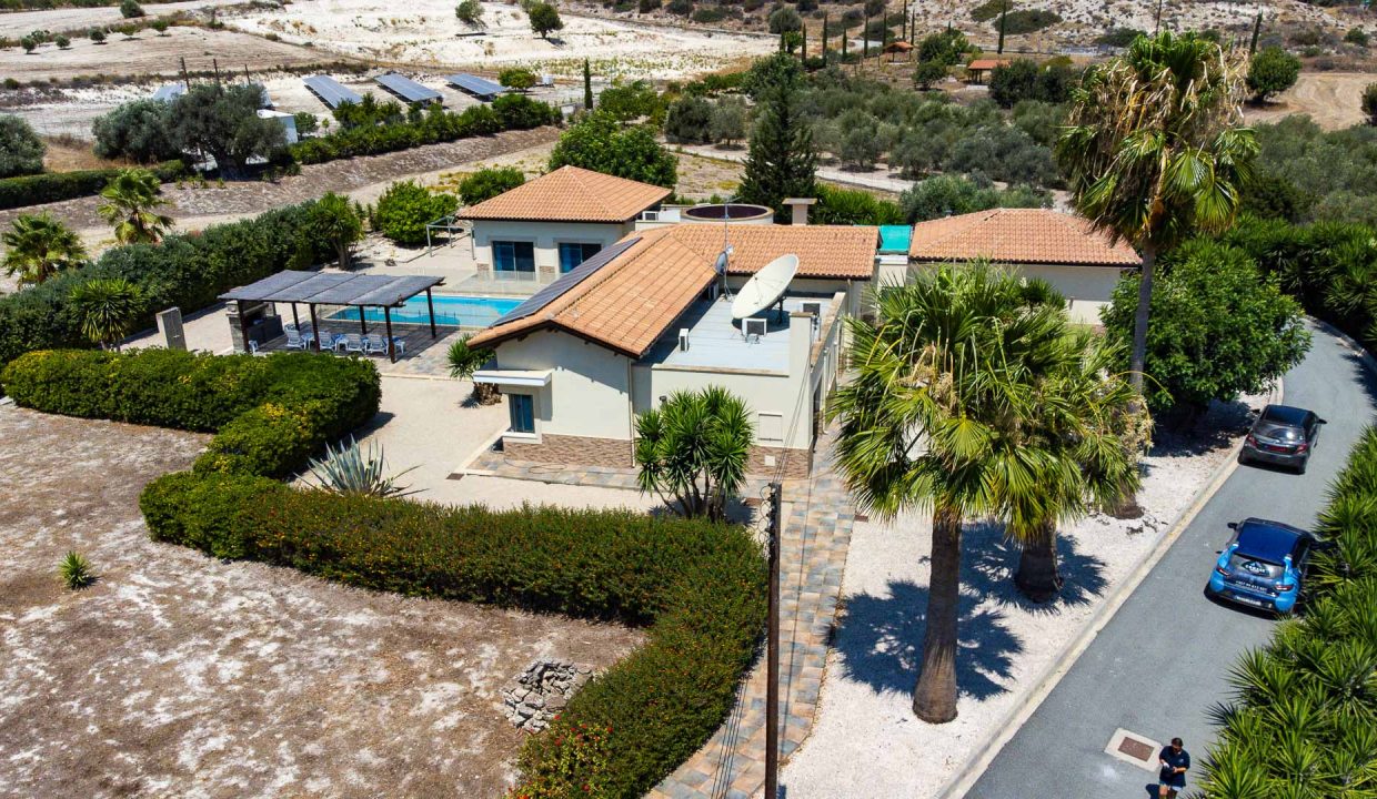 6 Bedroom Villa For Sale - Skarinou, Larnaca: ID 664 02 - ID 664 - Comark Estates