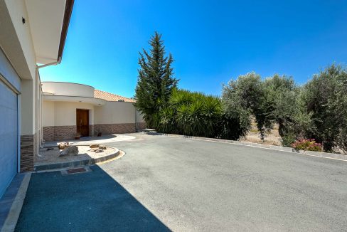 6 Bedroom Villa For Sale - Skarinou, Larnaca: ID 664 10 - ID 664 - Comark Estates