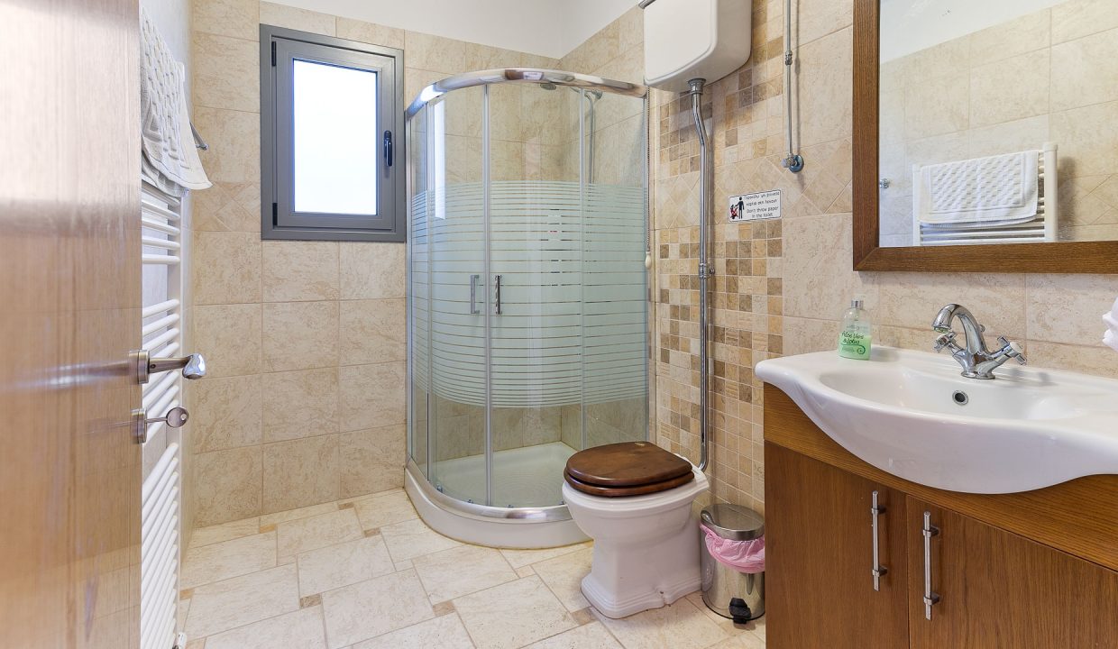 6 Bedroom Villa For Sale - Skarinou, Larnaca: ID 664 17 - ID 664 - Comark Estates