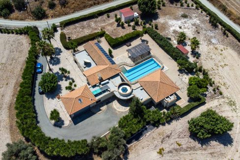 6 Bedroom Villa For Sale - Skarinou, Larnaca: ID 664 06 - ID 664 - Comark Estates