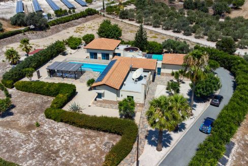 6 Bedroom Villa For Sale - Skarinou, Larnaca: ID 664 07 - ID 664 - Comark Estates