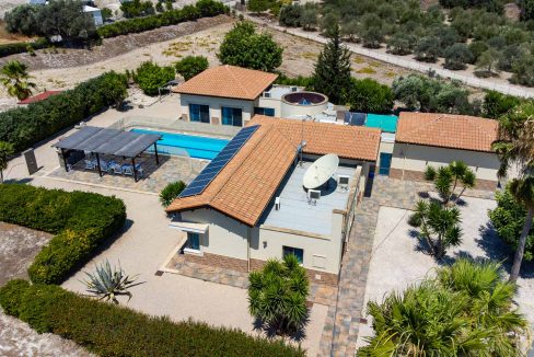 6 Bedroom Villa For Sale - Skarinou, Larnaca: ID 664 08 - ID 664 - Comark Estates