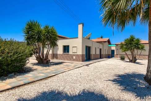 6 Bedroom Villa For Sale - Skarinou, Larnaca: ID 664 09 - ID 664 - Comark Estates