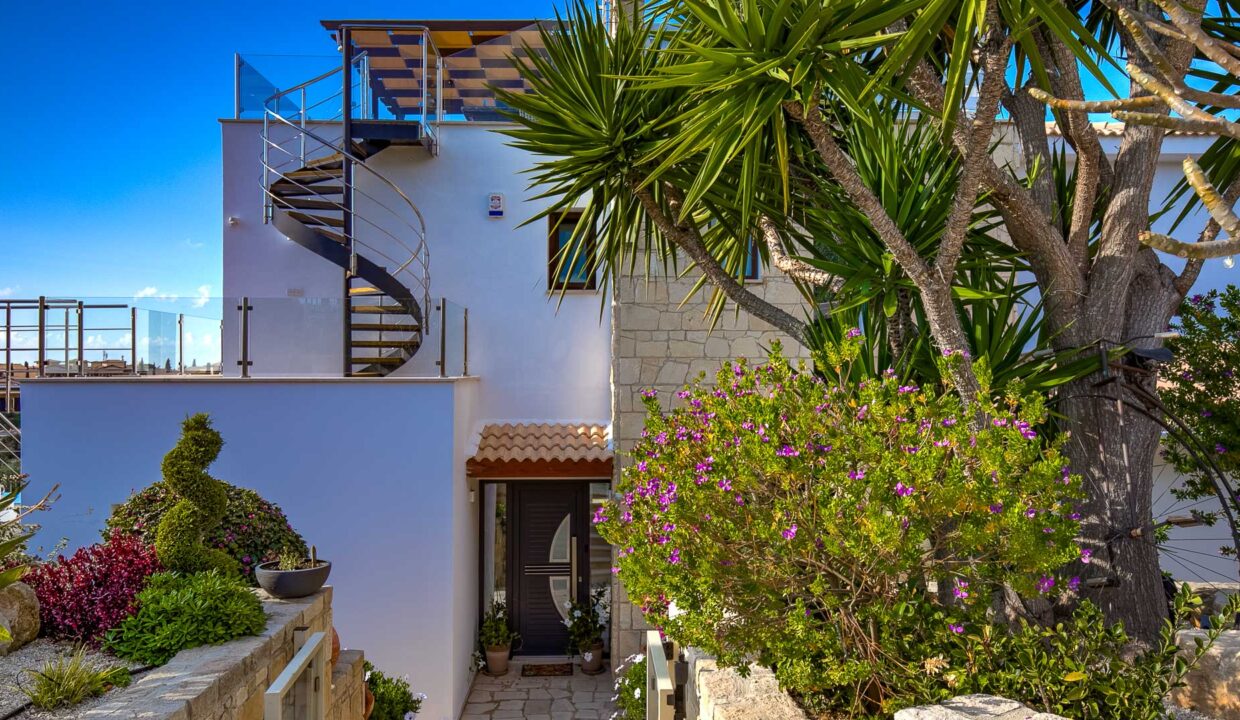 6 Bedroom Villa For Sale - Eastern Plateau, Aphrodite Hills, Paphos: ID 782 02 - ID 782 - Comark Estates
