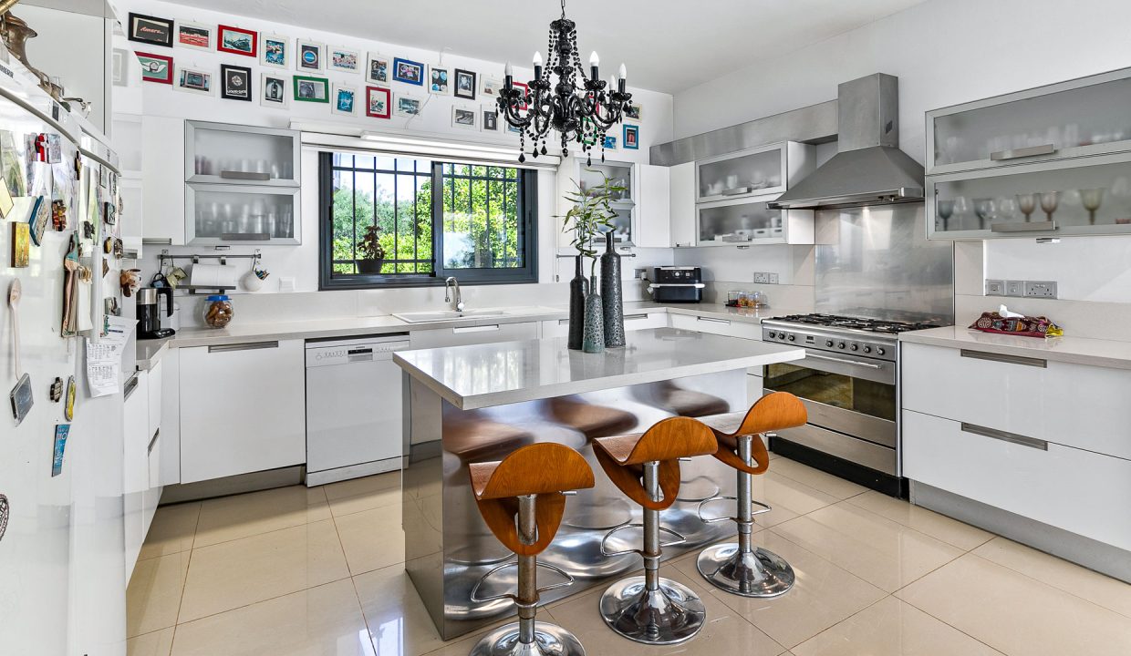 6 Bedroom Villa For Sale - Konia, Paphos: ID 1031 26 - ID 1031 - Comark Estates