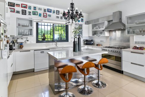 6 Bedroom Villa For Sale - Konia, Paphos: ID 1031 26 - ID 1031 - Comark Estates