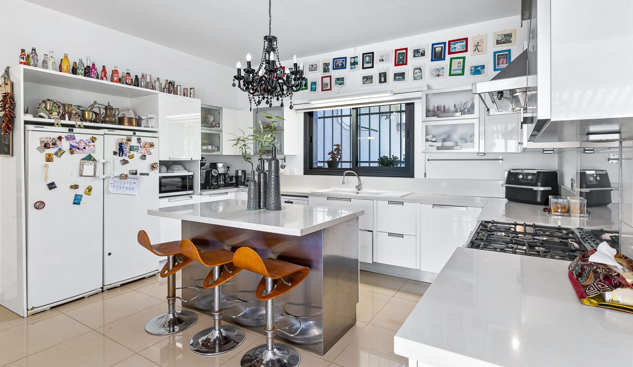 6 Bedroom Villa For Sale - Konia, Paphos: ID 1031 27 - ID 1031 - Comark Estates