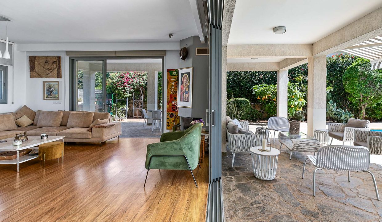 6 Bedroom Villa For Sale - Konia, Paphos: ID 1031 31 - ID 1031 - Comark Estates