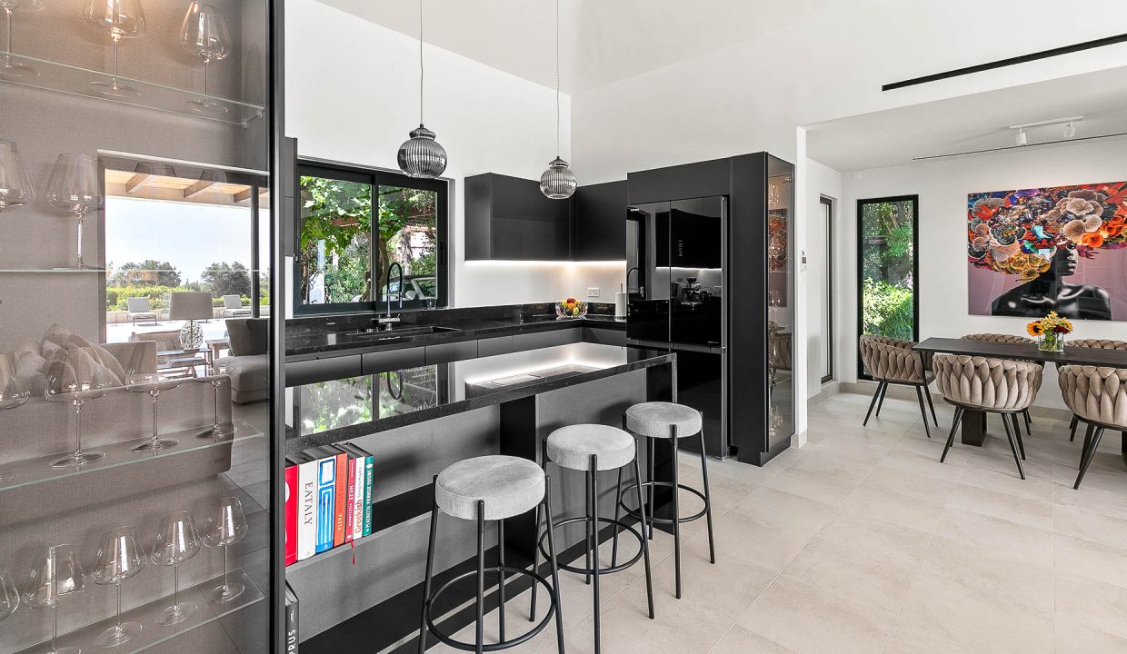 4 Bedroom Villa For Sale - Eastern Plateau, Aphrodite Hills, Paphos: ID 1057 25 – ID 1057 - Comark Estates