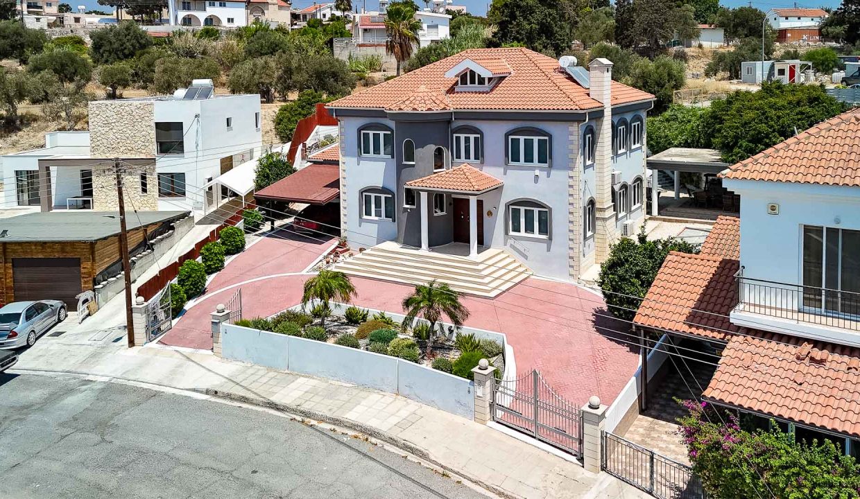 5 Bedroom Villa For Sale - Episkopi, Episkopi Village, Limassol: ID 1077 42 - ID 1077 - Comark Estates
