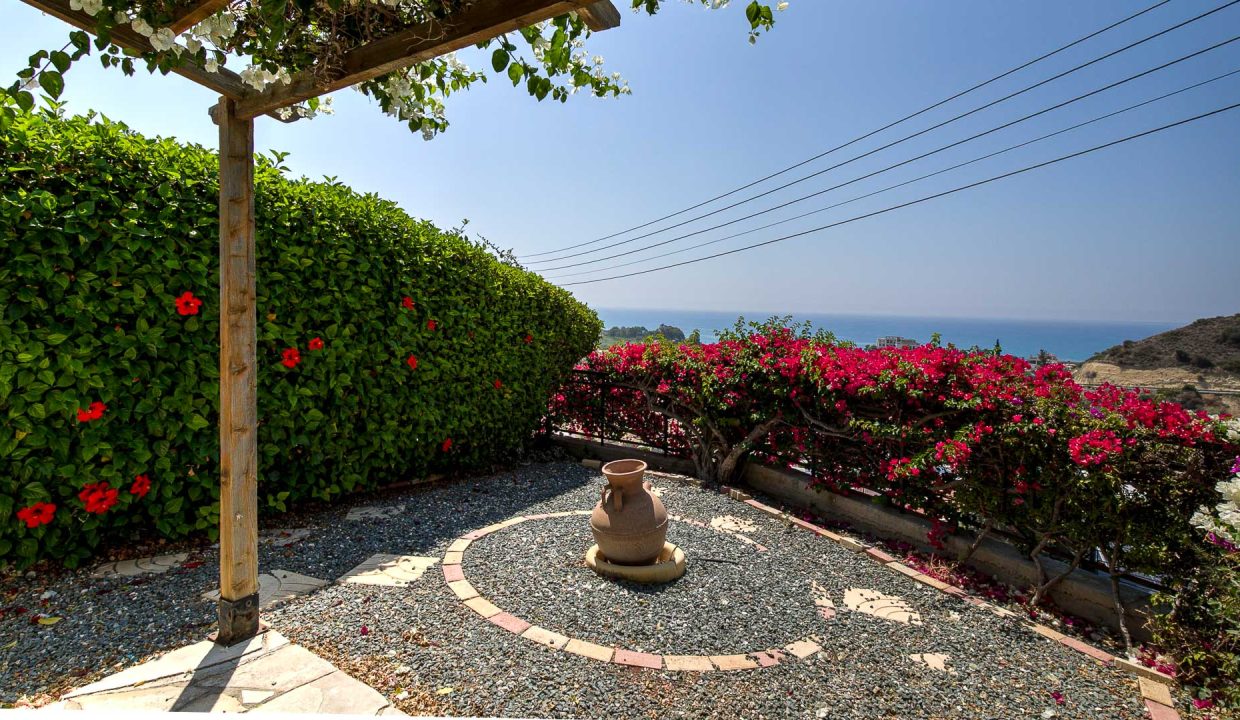 2 Bedroom Bungalow For Sale - Pissouri, Pissouri Bay, Limassol: ID 1067 13 - ID 1067 - Comark Estates