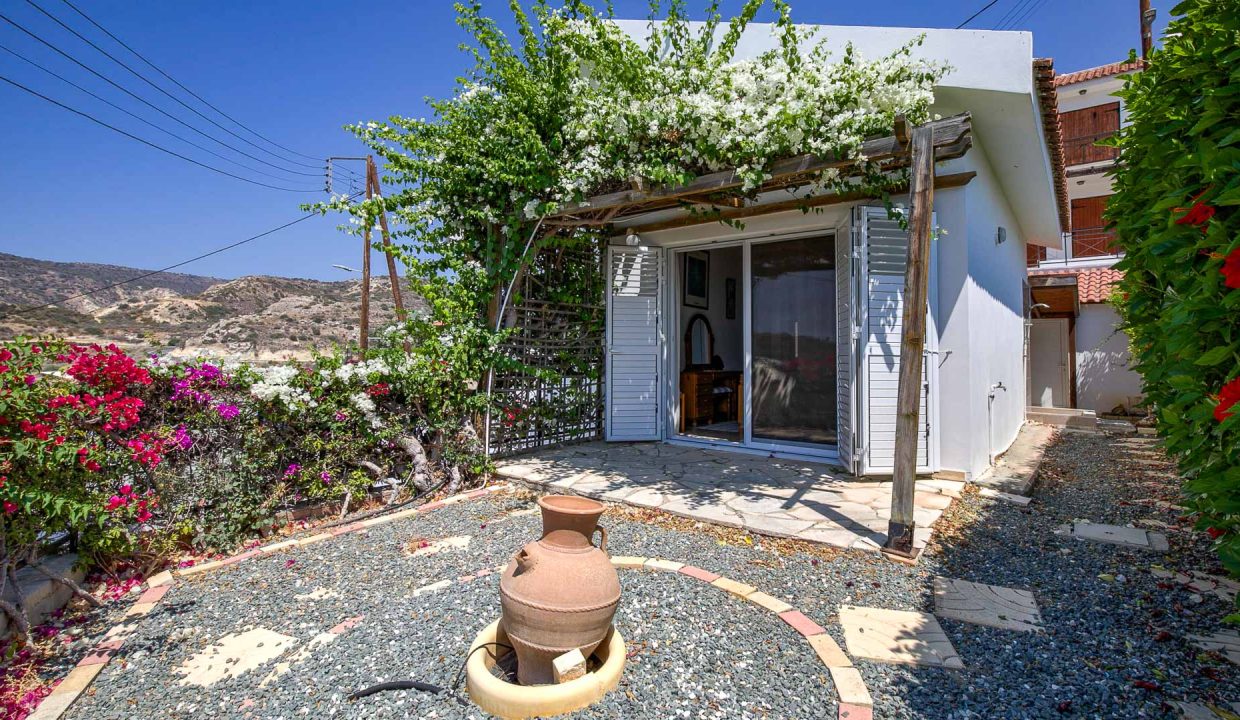 2 Bedroom Bungalow For Sale - Pissouri, Pissouri Bay, Limassol: ID 1067 14 - ID 1067 - Comark Estates