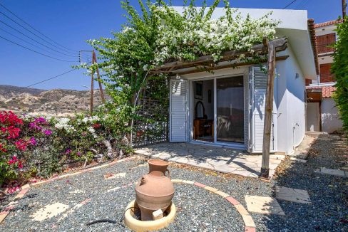 2 Bedroom Bungalow For Sale - Pissouri, Pissouri Bay, Limassol: ID 1067 14 - ID 1067 - Comark Estates