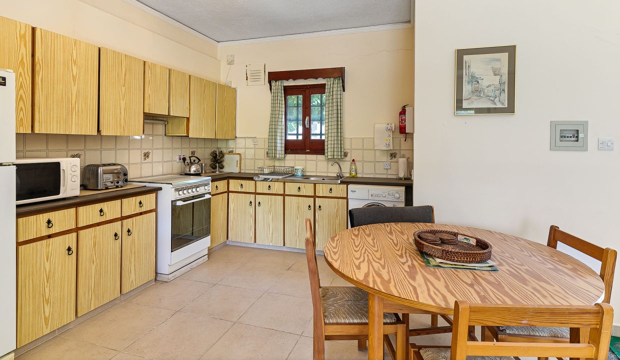 2 Bedroom Bungalow For Sale - Pissouri, Pissouri Bay, Limassol: ID 1087 04 - ID 1087 - Comark Estates