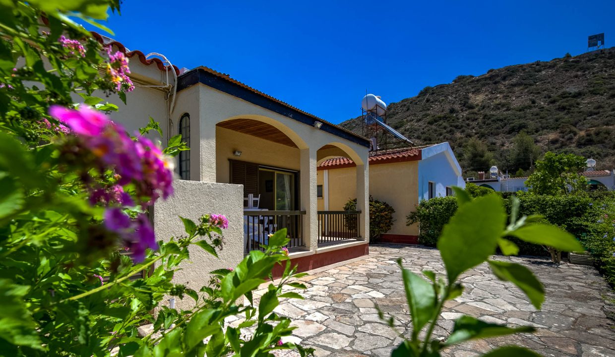 2 Bedroom Bungalow For Sale - Pissouri, Pissouri Bay, Limassol: ID 1087 16 - ID 1087 - Comark Estates
