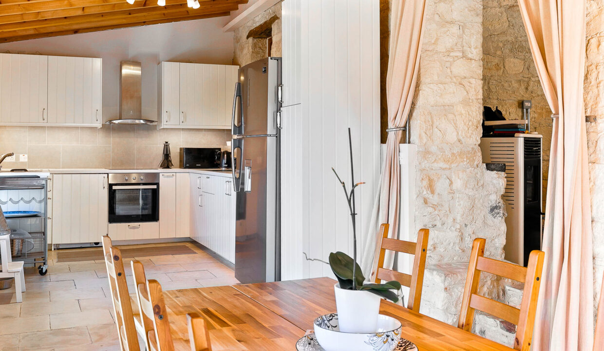 2 Bedroom Village House For Sake - Vouni, Vouni Village, Limassol: ID 1207 22 - ID 1207 - Comark Estates