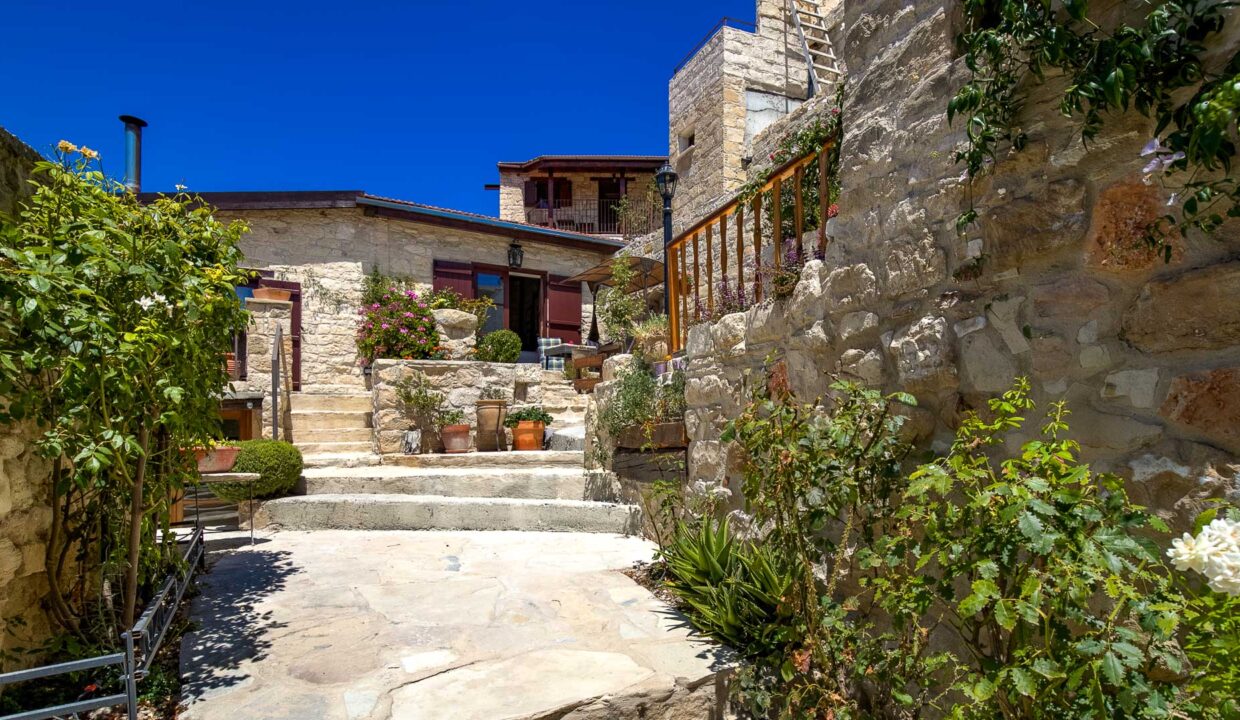 2 Bedroom Village House For Sake - Vouni, Vouni Village, Limassol: ID 1207 02 - ID 1207 - Comark Estates
