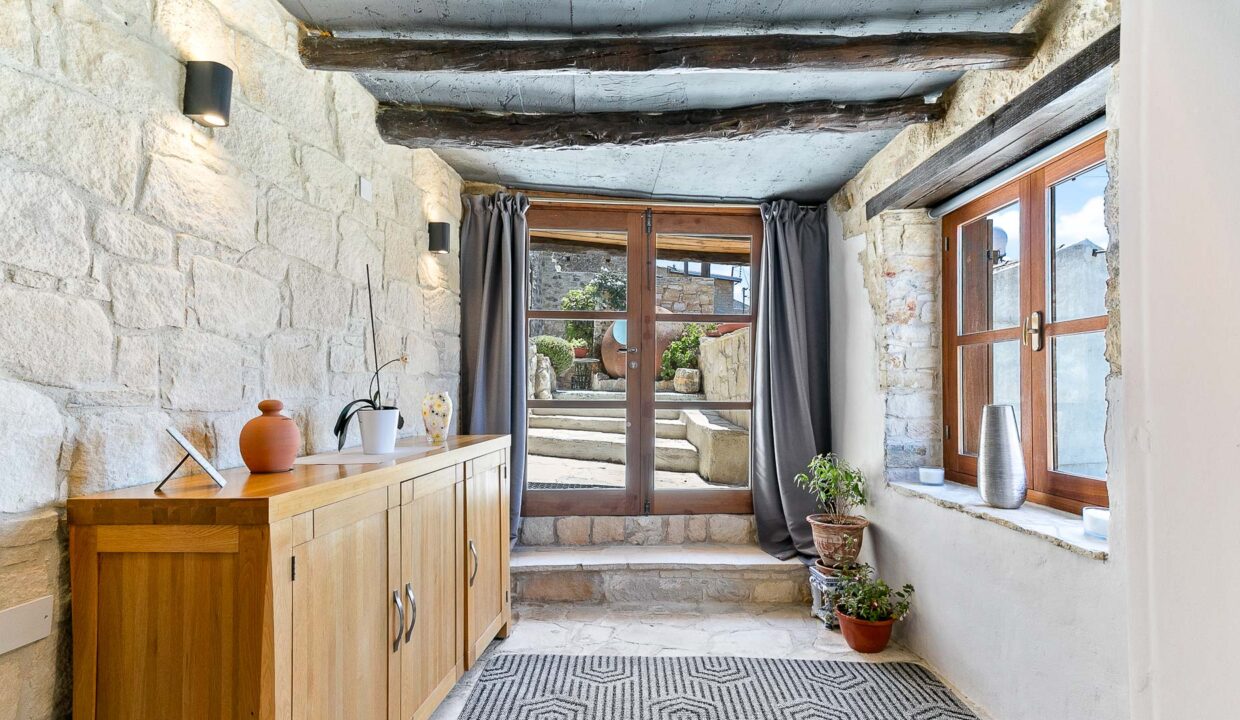 2 Bedroom Village House For Sake - Vouni, Vouni Village, Limassol: ID 1207 28 - ID 1207 - Comark Estates