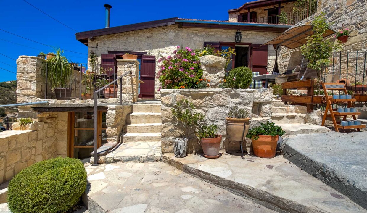 2 Bedroom Village House For Sake - Vouni, Vouni Village, Limassol: ID 1207 01 - ID 1207 - Comark Estates