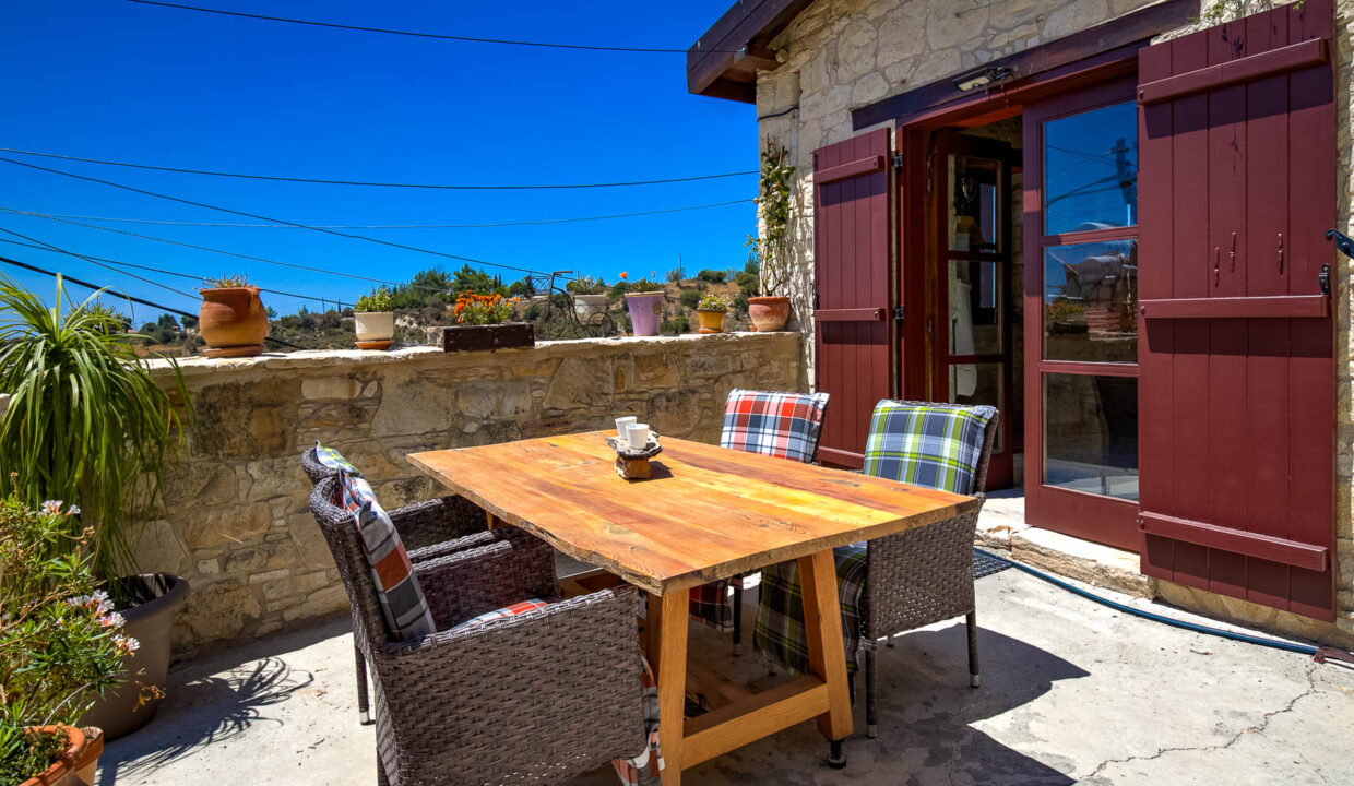 2 Bedroom Village House For Sake - Vouni, Vouni Village, Limassol: ID 1207 06 - ID 1207 - Comark Estates
